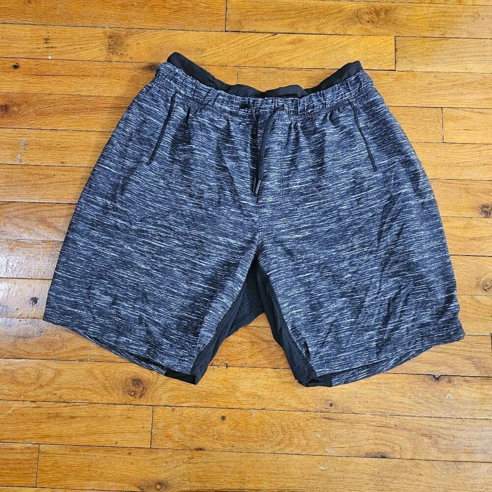 Lululemon Men's Small Running Shorts 7 Inch Lined Space Dye Black Gray